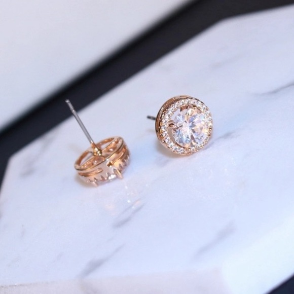 Diamond Studs Earrings | 18K Rose Gold - Picture 3 of 10
